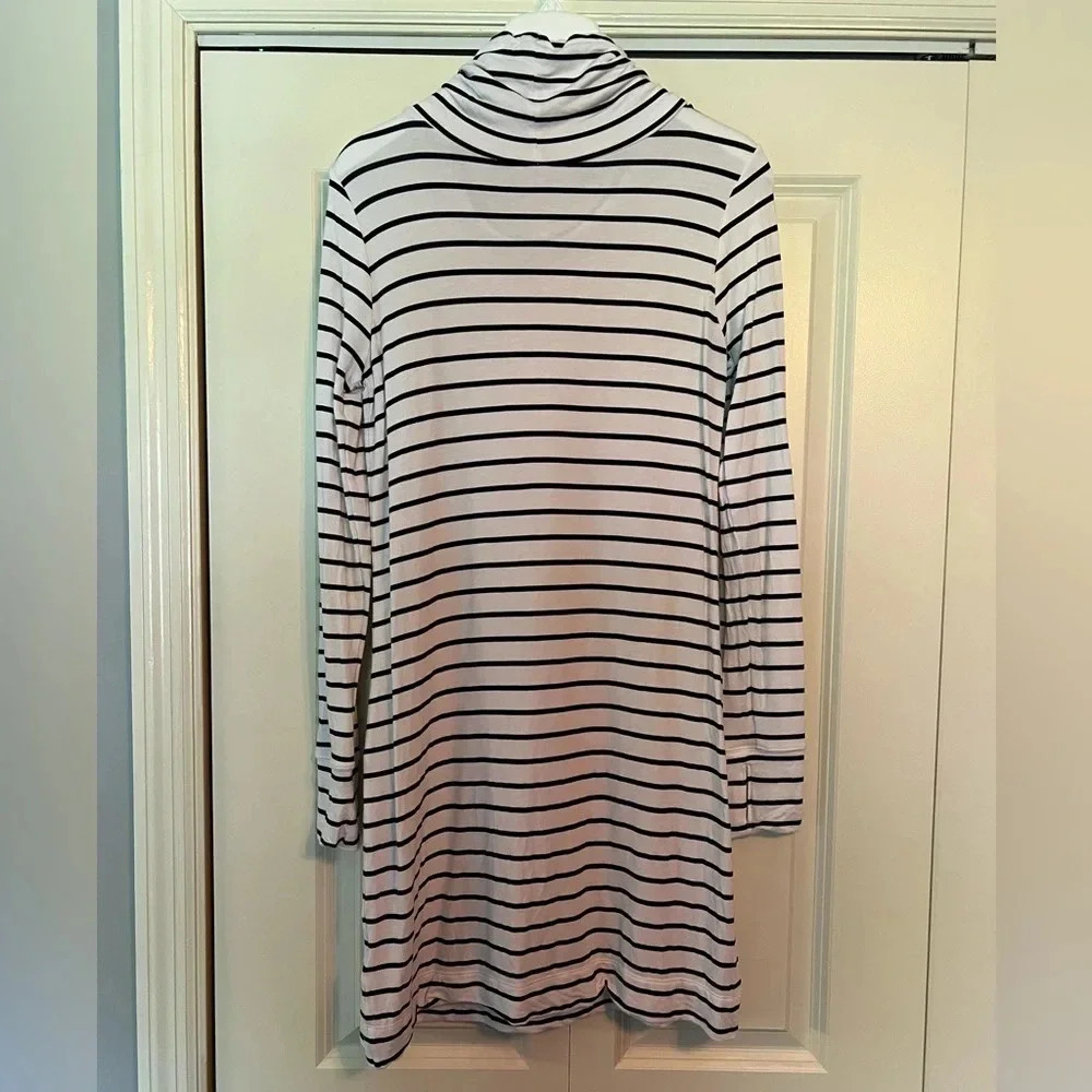 Lilly Pulitzer Hilary cowl neck dress. Size small. - Picture 7 of 8